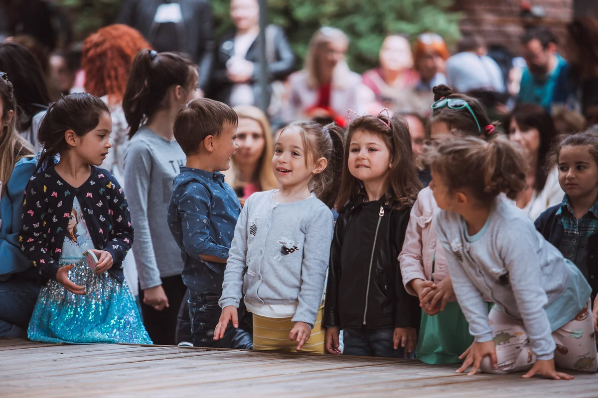 Радостни деца